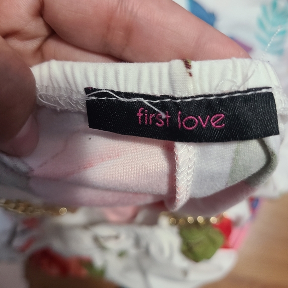 Beautiful Rose off Shoulder top Size 2X - Picture 4 of 5